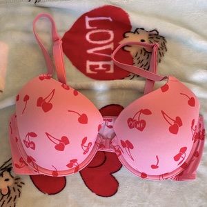 VS Pink Front-Latch Bra
